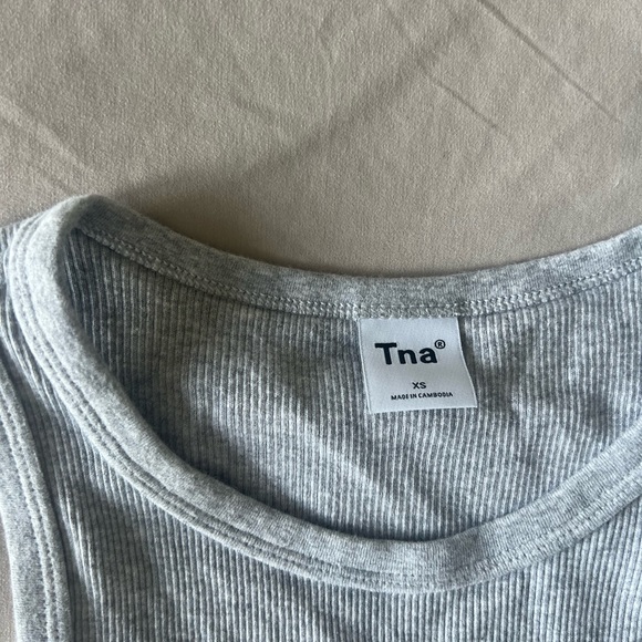 Heather chrome - Aritzia cropped ribbed racer tank - Picture 4 of 4